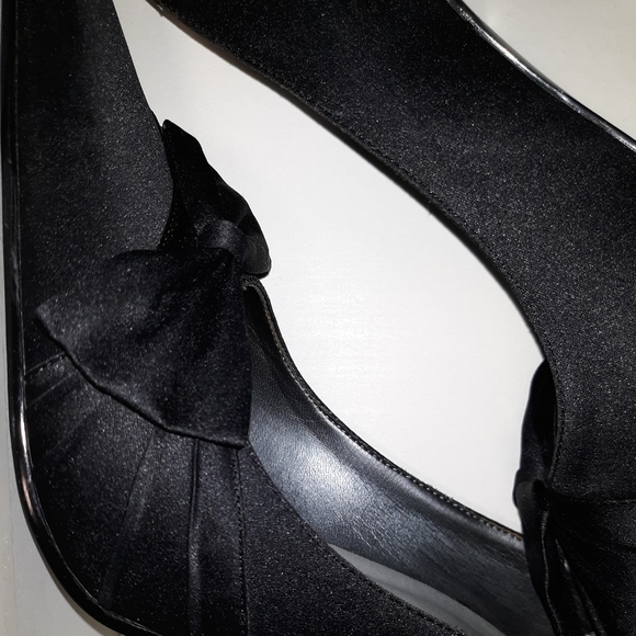 Bakers Black Bow Pumps size 9 - Picture 8 of 13